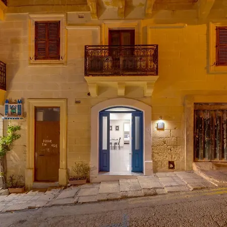 Kapitali 33a Apartmán