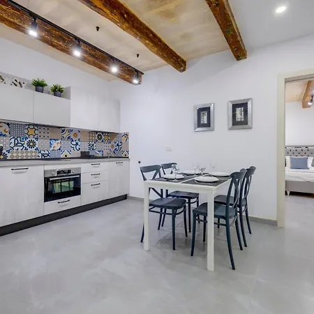 Apartament Kapitali 33a